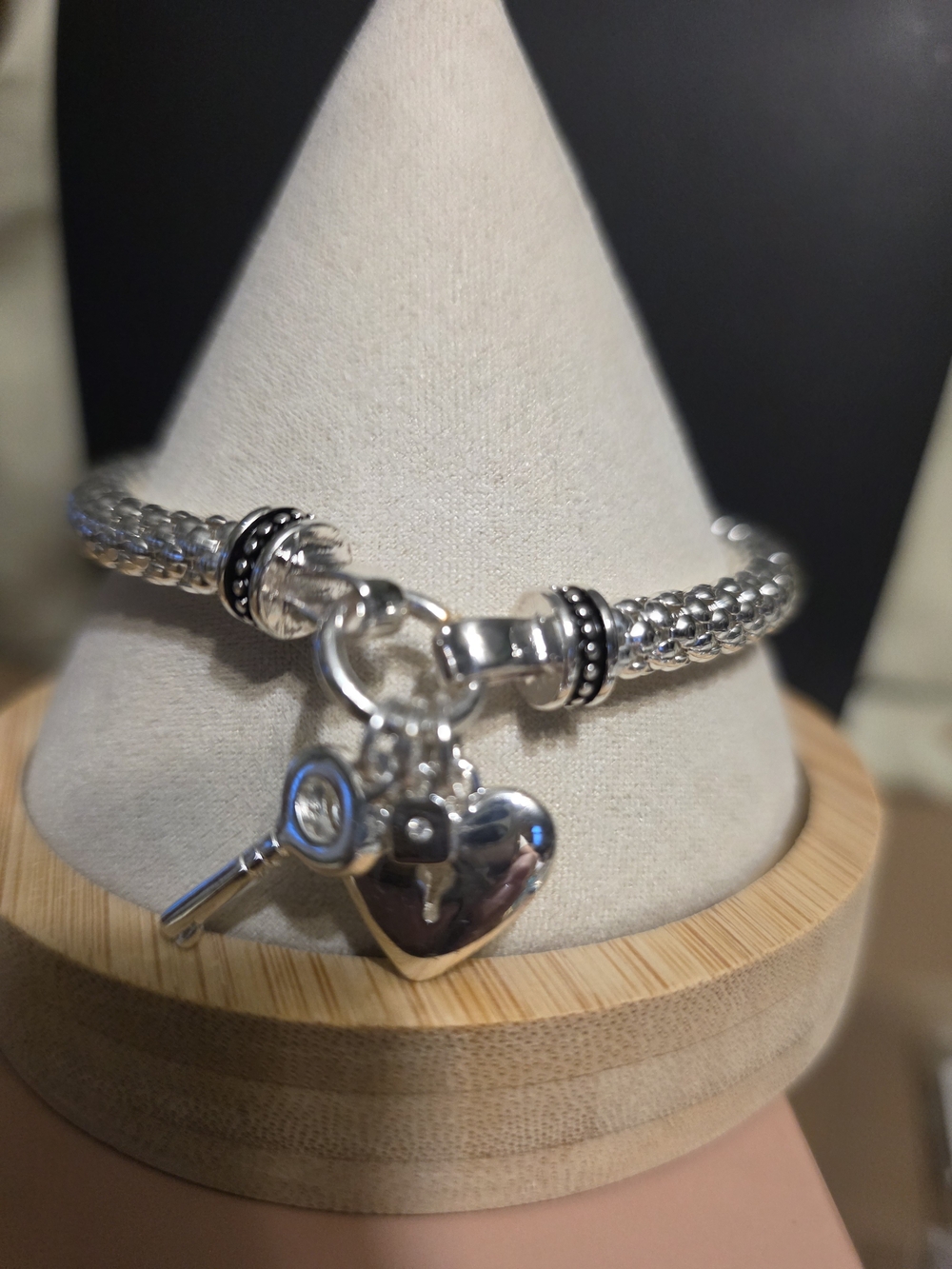 #251 Silver Heart & Key Charm Bracelet - Women's Silver Charm Bangle